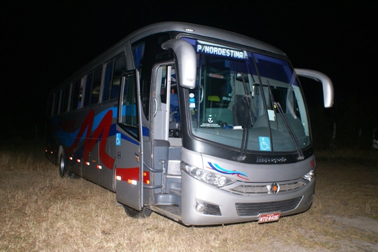 ônibus assaltado - foto-raimundo mascarenhas