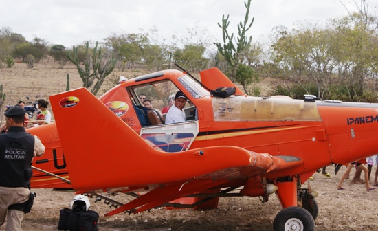 aviao faz pouso de emergencia -aroeira - coite - foto - raimundo mascarenhas