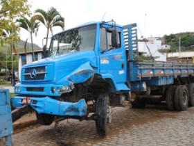 caminhao colidiu com gol próximo a mundo novo