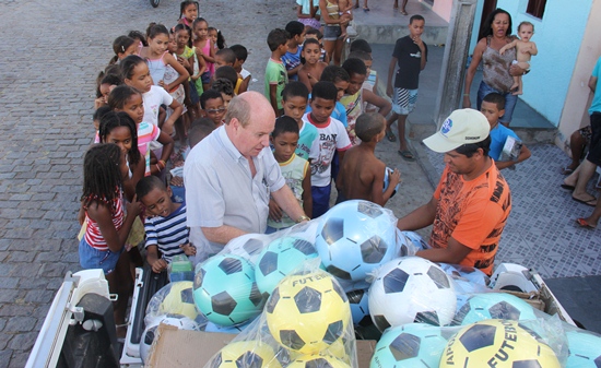 Resedá entrega de presentes - Almas.des