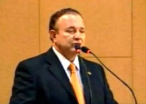 Adolfo-Menezes-