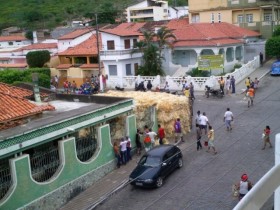 CAMINHÃO TOMBA EM MONTE SANTO