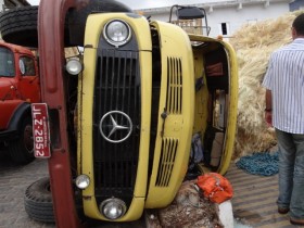 CAMINHÃO TOMBA EM MONTE SANTO.2