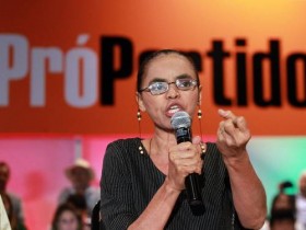 Marina tentou criar um partido para sair candidata, não foi possivel e se filiou ao PSB para ser vice de Eduardo Campos que morreu tragicamente.
