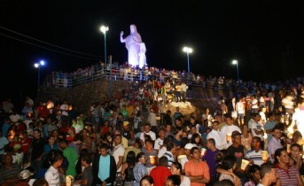 Colina de Santana recebe milhares de fiéis - Foto; arquivo Raimundo Mascarenhas