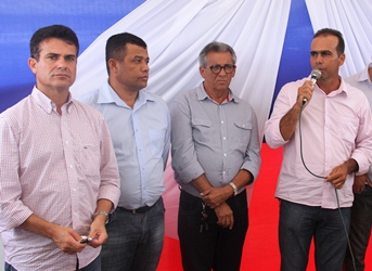 inauguração do centro de comercialização de animais de São de São Domingos.4