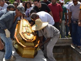 Mister Bahia foi enterrado na manhã desta segunda-feira, em Camaçari (Foto: Everaldo Lins / Camaçari / Divulgação) 