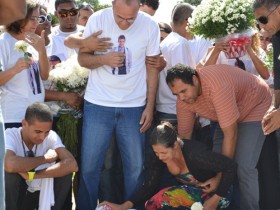 Mister Bahia foi enterrado na manhã desta segunda-feira, em Camaçari (Foto: Everaldo Lins / Camaçari / Divulgação) 