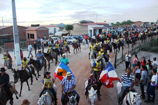 População aplaudiu a chegada da cavalgada a Lagoa do Zezé