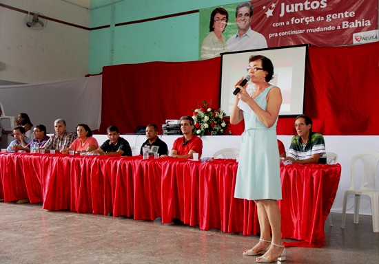Fizeram parte da mesa o prefeito de Capela do Alto Alegre, Nei do Banco, Eliezer de Quixabeira, Pedro do Mel de Baixa Grande, Edenivaldo Mendes ( Corujão) Joanita vereadora de Baixa Grande,Julita Trindade presidente do PT local, Robinson Almeida e Neusa Cadore e Dito representando os movimentos sociais.