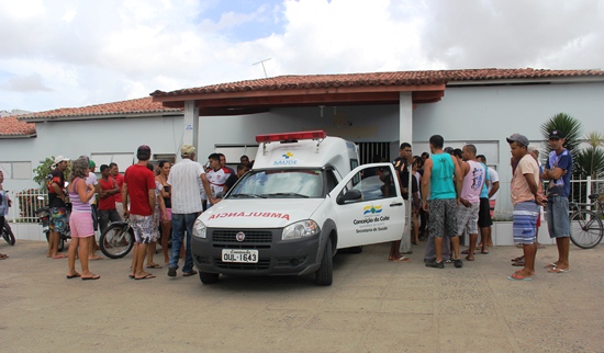 O Hospital Municipal solicitou uma ambulância de Conceição do Coité e foi prontamente atendida para ajudar na transferência.