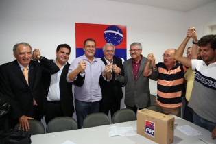 O candidato do PT foi saudado pelos deputados federais João Bacelar e José Rocha, ambos assegurando que o PR irá trabalhar muito para que a campanha de Rui seja vitoriosa.