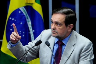 Walter Pinheiro leva proposta que seria um desejo de Aécio Neves.