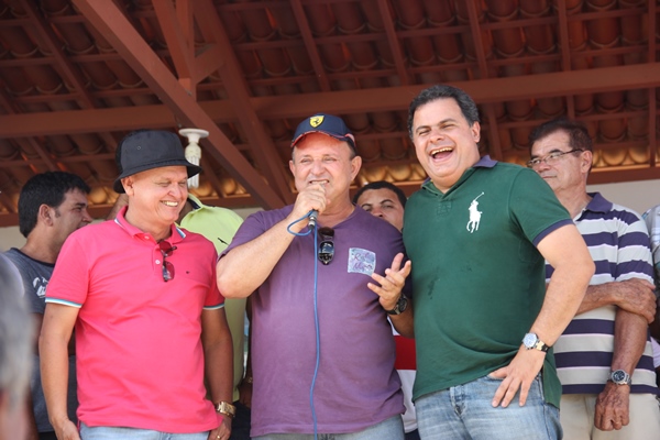 Adolfo Meneses brincou ao dizer que no momento que achou que ia descansar e tomar um whisky as lideranças de oposição já iniciam uma pré-campanha com o nome de Zé filho.