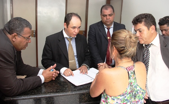 Vereador Cirilo (E), Júnior, Newiton e Dió garantem que ainda não está definida a eleição a favor da situação.