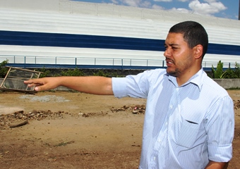 Secretário garante que a prefeitura vem intensificado o trabalho, mas precisa de boas chuvas para o gramado ficar 100%.