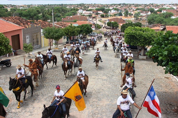 segundo os organizadores cerca de oitocentos animais desfiliaram na festa.