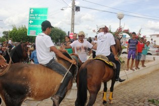 Em local estratégico, Pininho fez questão de saudar os participantes da festa.