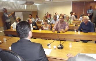 Reuniões ocorreram na ALBA, mas os prefeitos não compareceram.