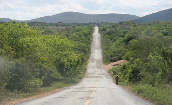 Buraco existe em toda extensão, mas o trecho que liga a BR 116 ao distrito de Algodões é mais critico.Foto: Raimundo Mascarenhas