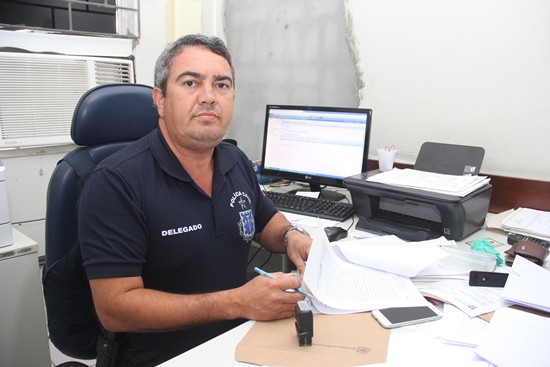 Delegado de Coité Getúlio Paranhos passou a noite e toda madrugada interrogando e apreendendo explosivos.