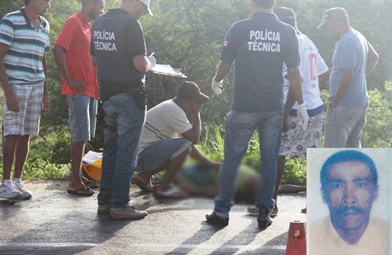 Homem se desespera ao encontrar irmão morto. Ele admitiu que José fazia uso de bebida alcoólica.