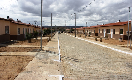 rui entrega casas do minha casa minha vida em tucano - 1 - foto- raimundo mascarenhas
