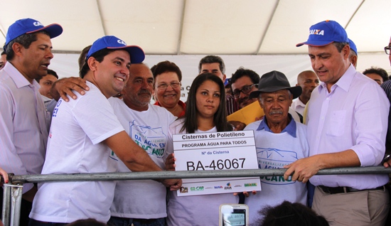 rui entrega casas do minha casa minha vida em tucano - 14 - foto- raimundo mascarenhas