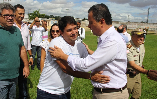 rui entrega casas do minha casa minha vida em tucano - 16 - foto- raimundo mascarenhas