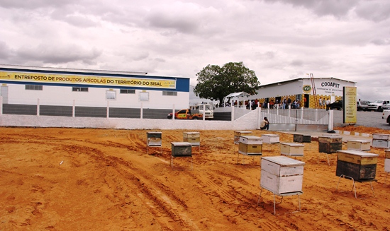 rui entrega entreposto do mel em tucano - 1- foto- Raimundo mascarenhas