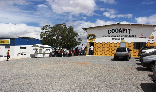 rui entrega entreposto do mel em tucano -6- foto- Raimundo mascarenhas