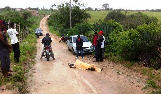 Resultado de imagem para assassinado numa estrada de terra