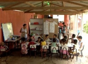 Um comerciante local foi quem cedeu o espaço