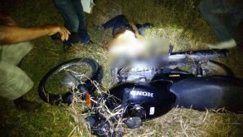 Além da queda, a vítima teria sido atingida pela moto.