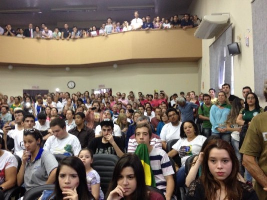 População lotou a Câmara em Santo Antônio da Platina.