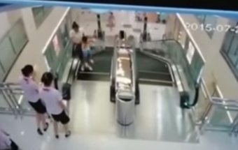 Acidente ocorreu na cidade de Jingzhou e foi captado por imagens de câmeras de segurança