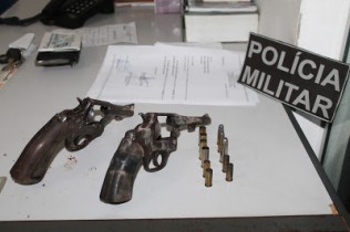 Armas encontradas no veículo