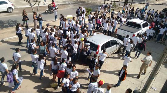 manifesto em prol da policia de serrinha