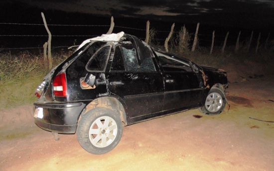 carro capota em mairi