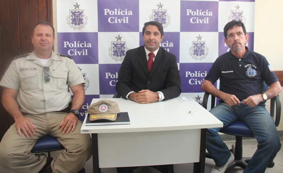 A entrevista coletiva contou com a presença do major Andrade comandante da 24ª CIPM, Eduardo Brito coordenador da 16ª Coorpin e delegado titular de Caém João Jaques. Foto: Raimundo Mascarenhas