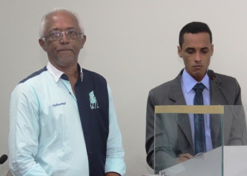 Pai e filho na defesa de uma mesma causa.