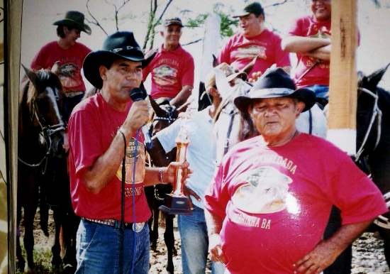 Gika encontrou nos seus arquivos fotográficos está foto ao lado de Manoelzinho.
