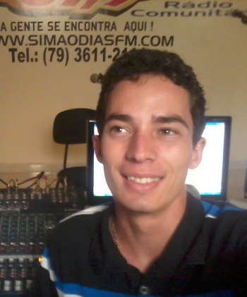 A vocação pelo rádio faz José Lucas deixar bons cursos em sua cidade para aventurar o diploma em Coité.