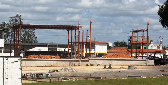 palco fixo da vaquejada.2