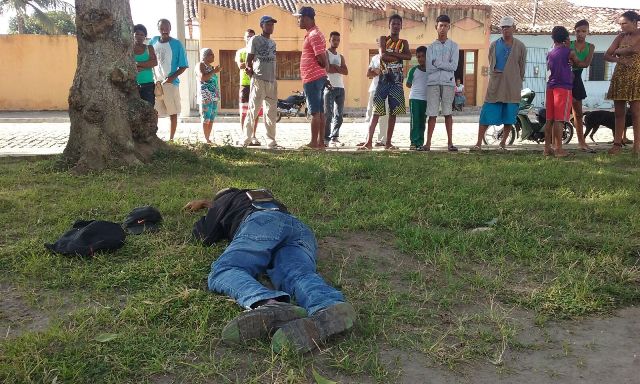 cobrador assassinado em feira