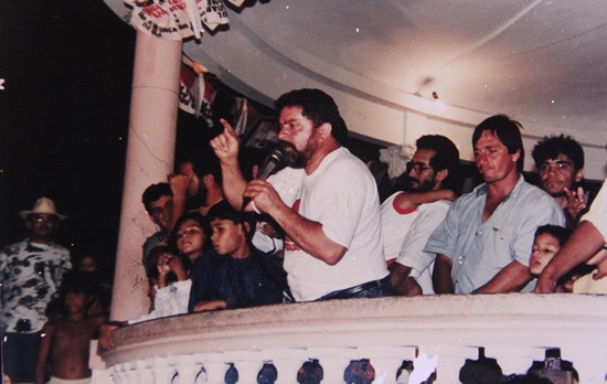 Lula discursando no coreto em Coité em 1993 - Foto: arquivo Raimundo Mascarenhas