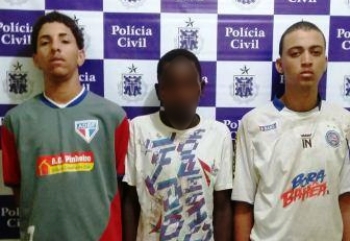 O menor (imagem imbas sada) foi apreendido minutos depois de deixarem a Pizzaria na noite de domingo.