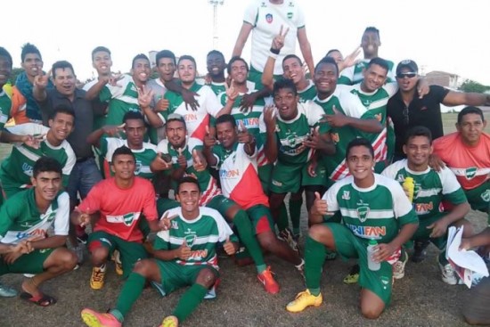 Seleção de Remanso eliminou Itaberaba nos pênaltis para passar para as oitavas. Foto: Remanso Noticias
