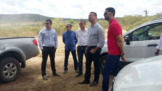 Prefeito Osni Cardoso visitou o terreno junto aos empresários.
