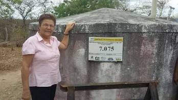 Deputada visitando as comunidades beneficiadas.
